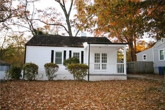 Building Photo - 2561 Eastwood Dr