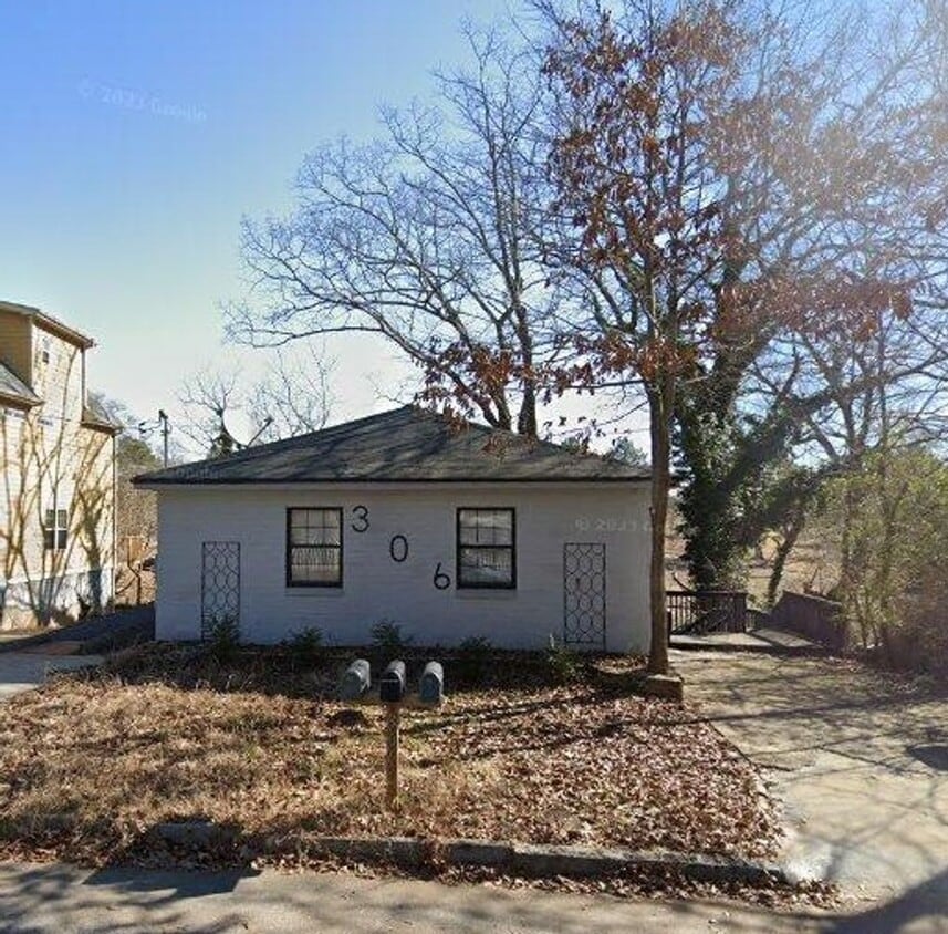 Photo - 306 HENRY AARON AVE. S.W.