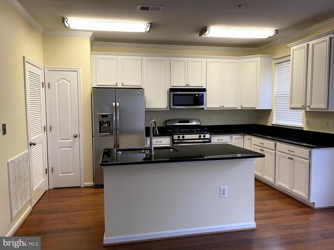 Building Photo - 5074 Donovan Dr