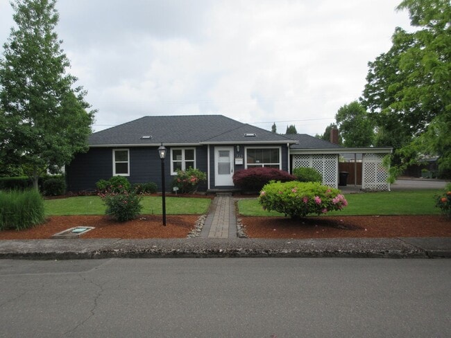 Building Photo - Three Bedroom Home in Keizer on corner lot