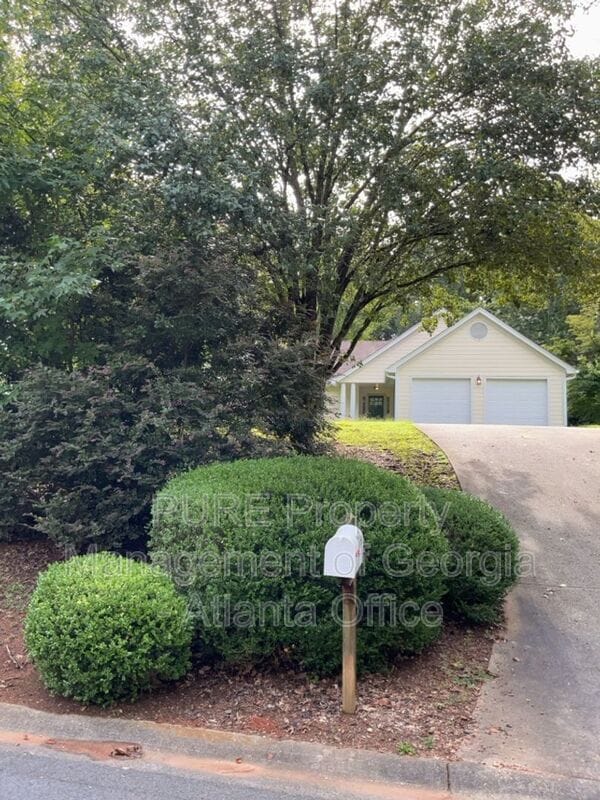 Photo - 1195 Parkwood Chase NW House