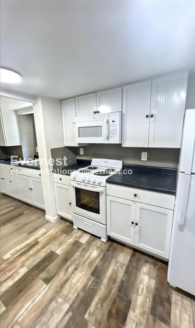 Building Photo - 3226 Smart Ave