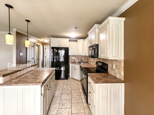 Building Photo - 45 Castleton Dr
