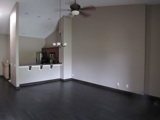 Building Photo - 4507 N Tallgrass Ln