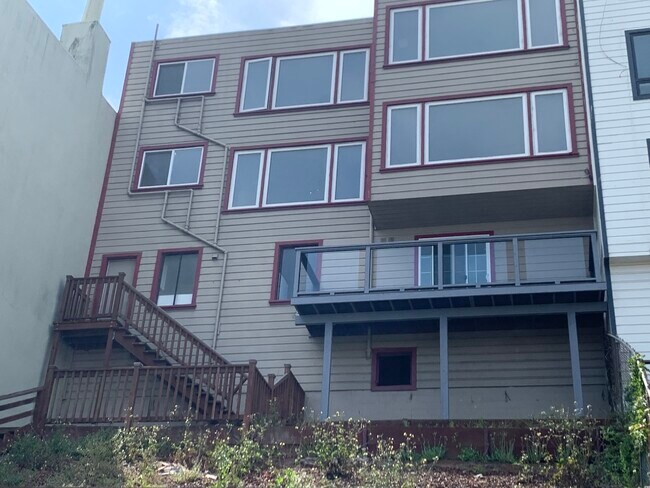 Building Photo - 116 Terra Vista Ave