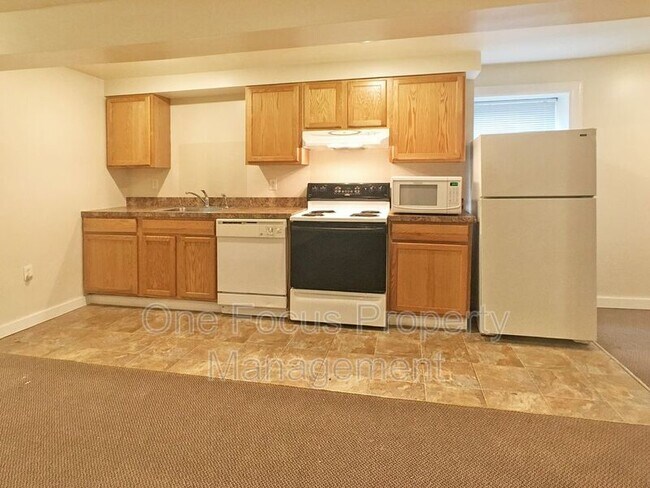 Building Photo - 807 W 3rd St