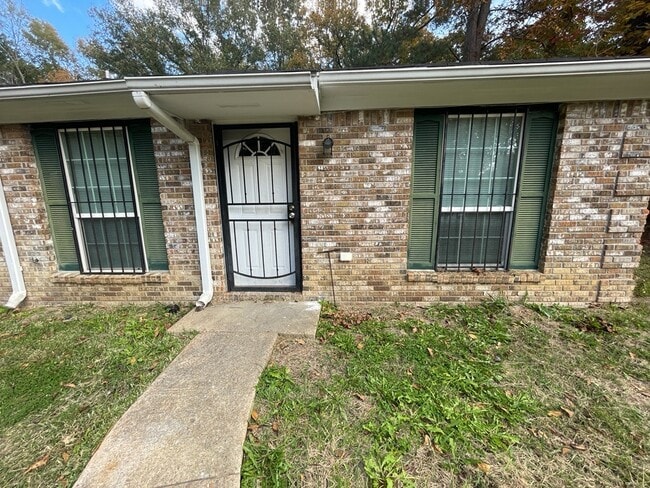 Building Photo - 2118 Thousand Oaks Dr