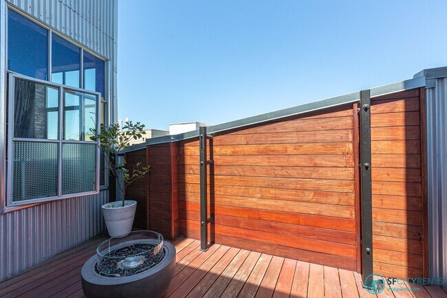 Foto del edificio - SoMa: Luxuriously Remodeled Conversion Liv...