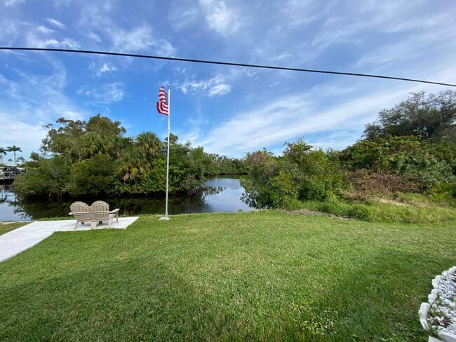 Building Photo - 12 Shoreland Dr