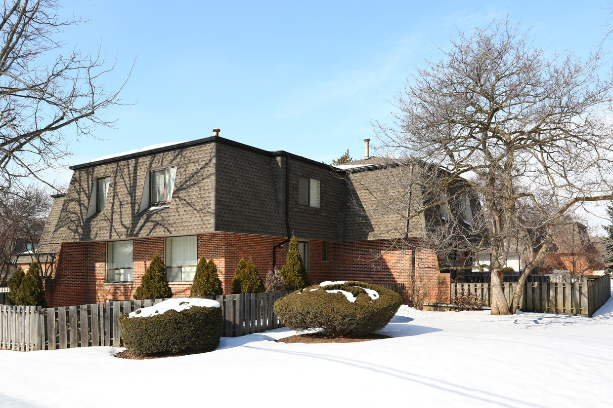Primary Photo - Cobblestone Court Condominiums