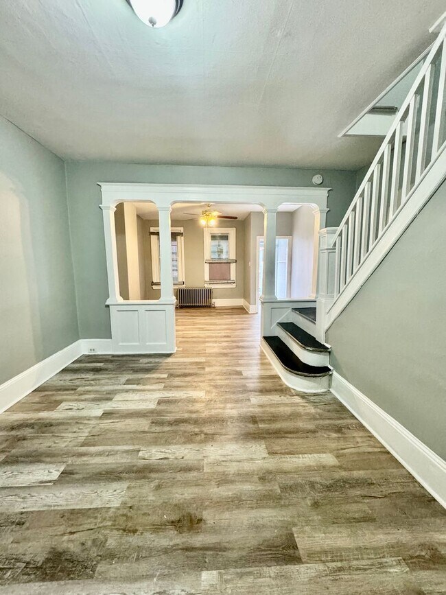 Foto del edificio - Renovated 2BD/1BA on a quiet street in Ger...