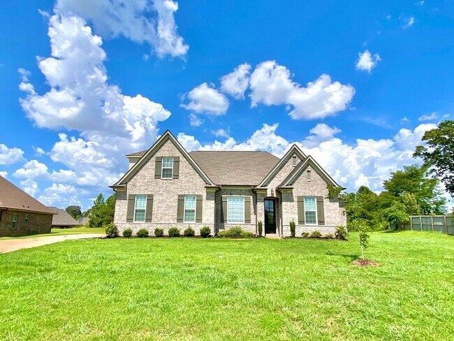 Building Photo - Availalbe Now! 4-Bedroom 3 Bath Home In Ol...