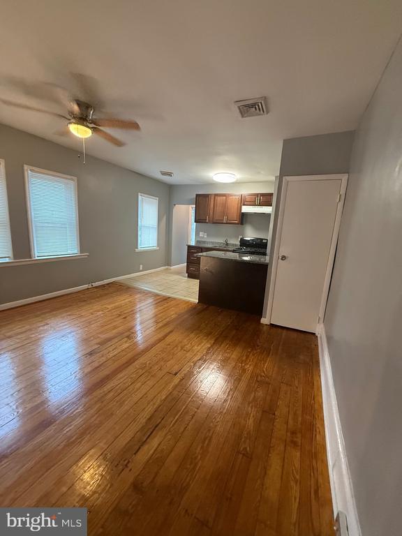 Building Photo - 323 Collins Ave