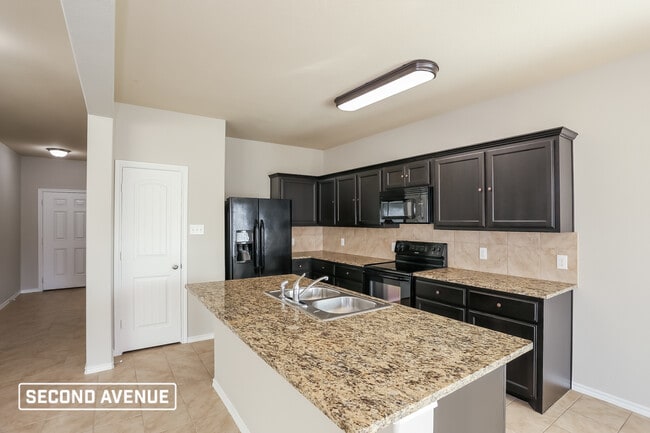 Building Photo - 661 Creekview Dr