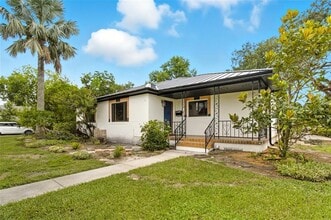Building Photo - 1110 W Coral St
