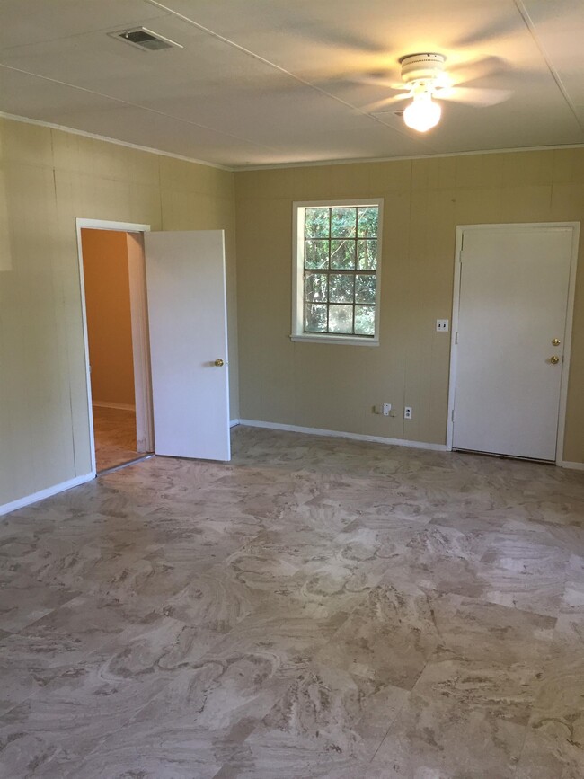 Building Photo - 3160 Bienville Dr
