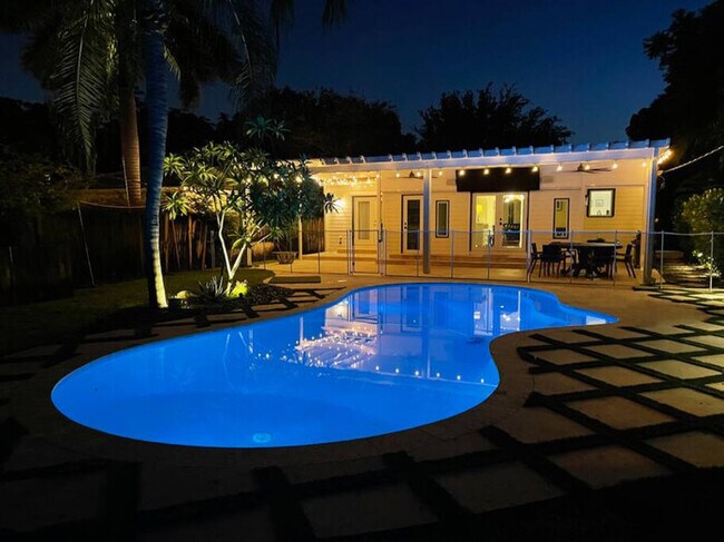 Foto del edificio - Victoria Park Oasis w/ Heated Pool and More
