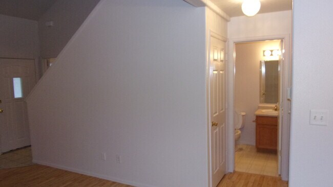 Building Photo - 3131 Perkins Dr