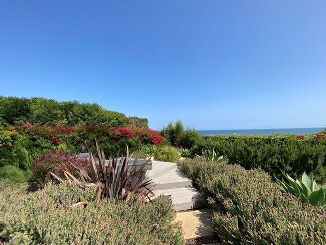 Foto del edificio - Montecito Shores 2 bdrm 2 bath