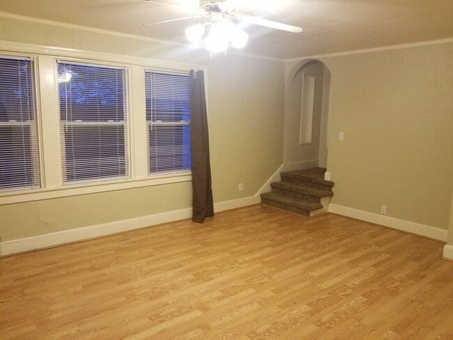 Building Photo - 3 Bedroom House