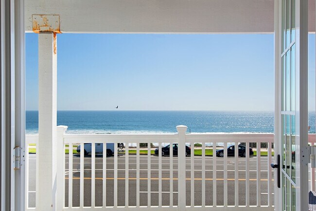 Building Photo - 3690 Carlsbad Blvd