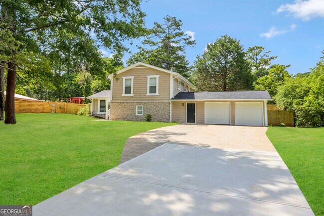 Building Photo - 3350 Saxony Way