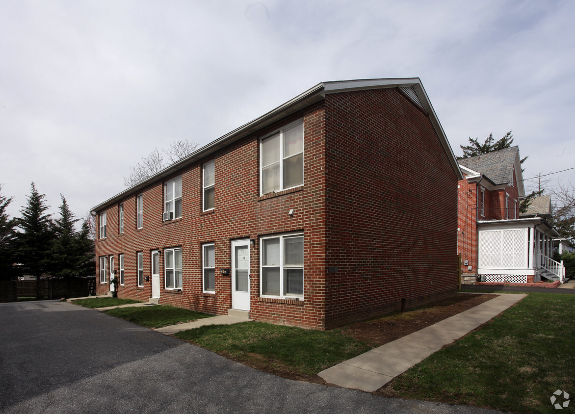 Primary Photo - 446 E Patrick St