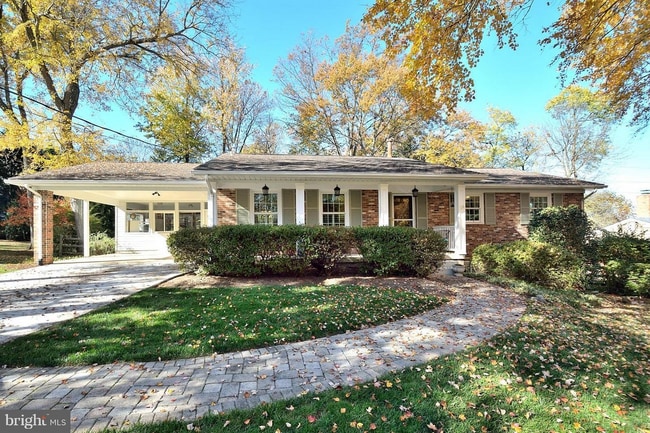 Building Photo - 610 John Marshall Dr NE