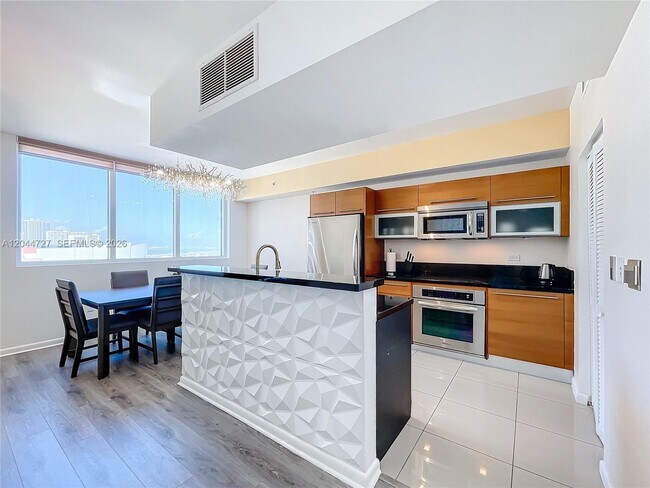 Foto del edificio - 244 Biscayne Blvd