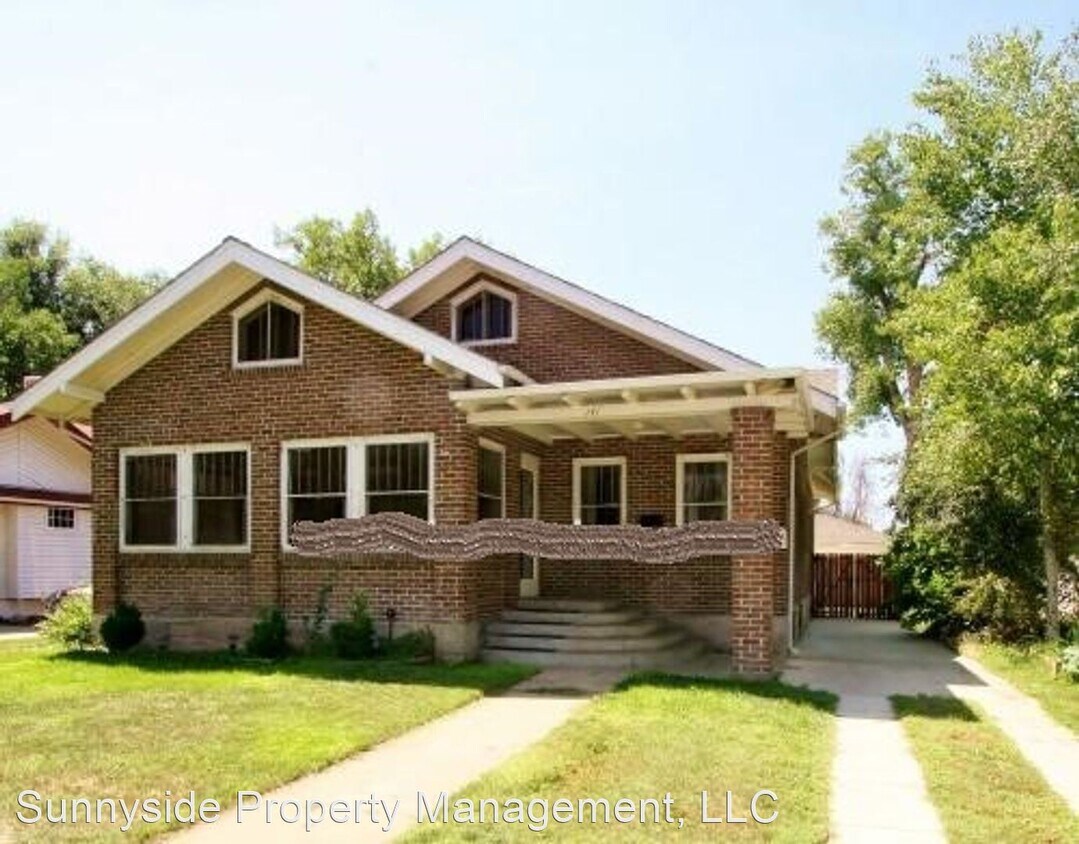 Primary Photo - 3 br, 1 bath House - 141 South 3rd Ave.