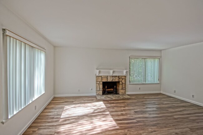 Building Photo - Bright & Airy, End-Unit 3BR2.5BA Townhouse w/ 2-Car Garage in Beautiful Gated Community w/ Pool &...