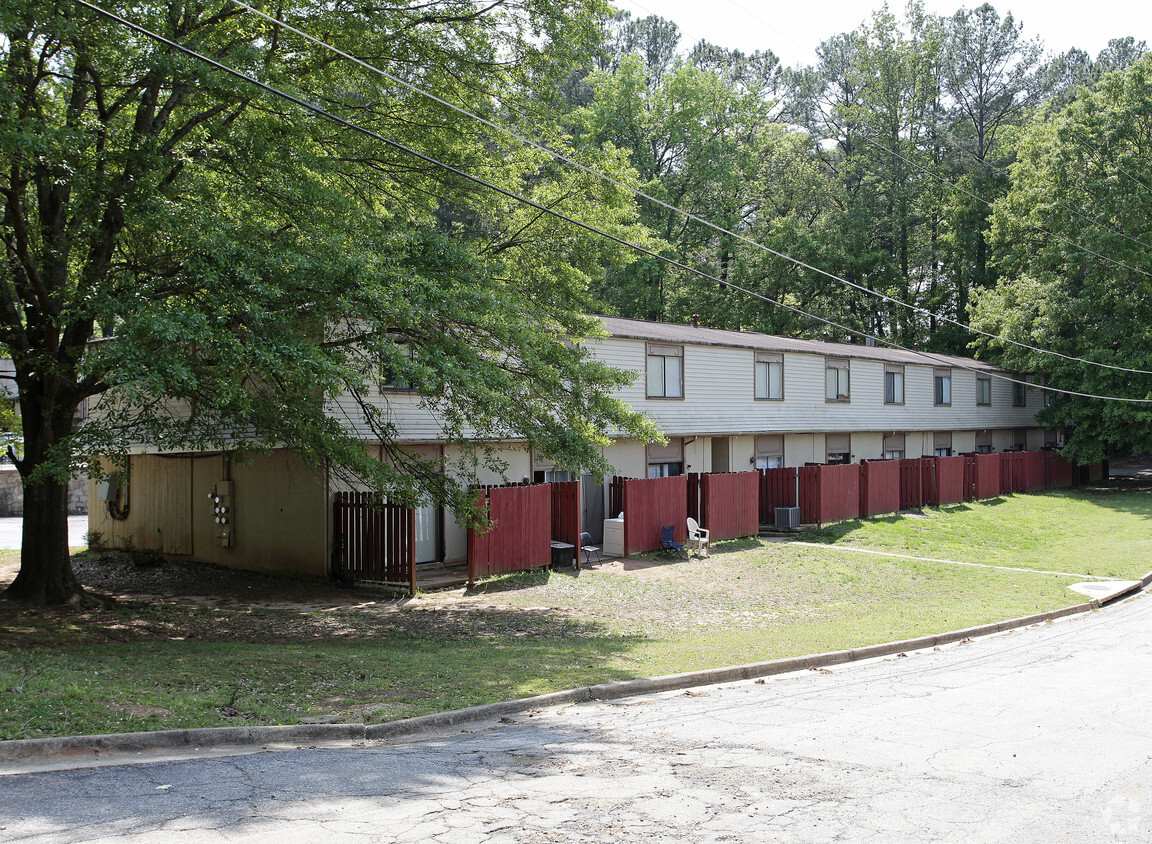 Foto del edificio - Club House Townhomes