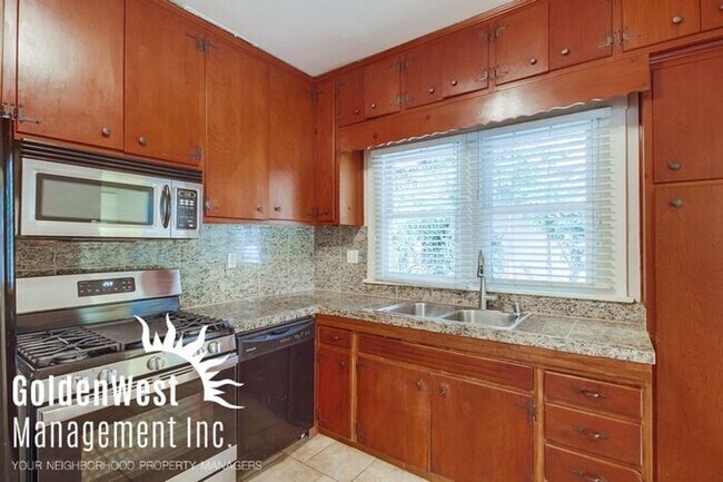 Building Photo - Cozy 2Bdm 2Ba Home in the Encanto Neighbor...