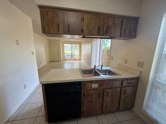 Building Photo - Taylor - 5315