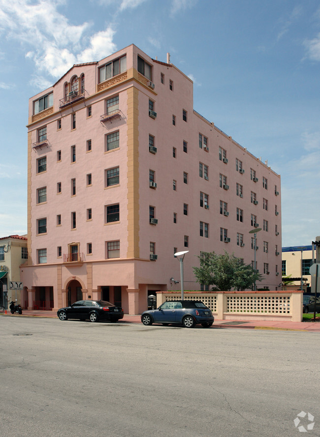 Foto del edificio - Shep Davis Plaza