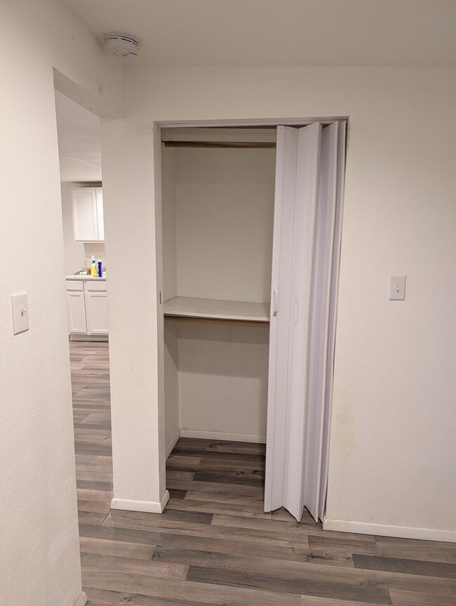 Foto del edificio - 107 E Section St