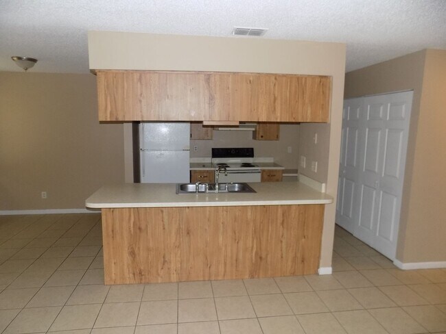 Foto del edificio - Spacious 2/2 Duplex IN Zephyrhills