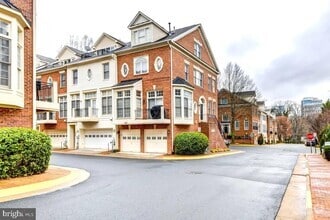 Building Photo - 1607 Seneca Ave