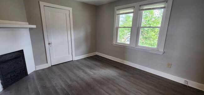 Building Photo - Alice St Triplex