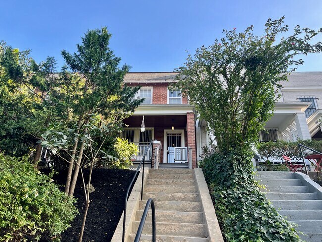 Building Photo - 726 Fairmont St NW