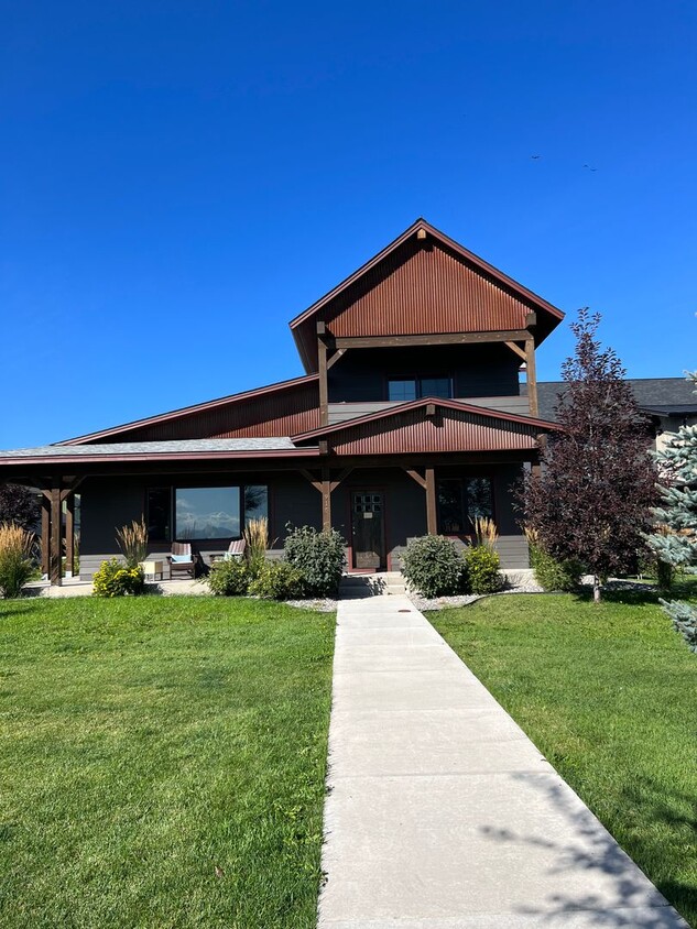 Primary Photo - 4 Bed 2.5 Bath in Bozeman