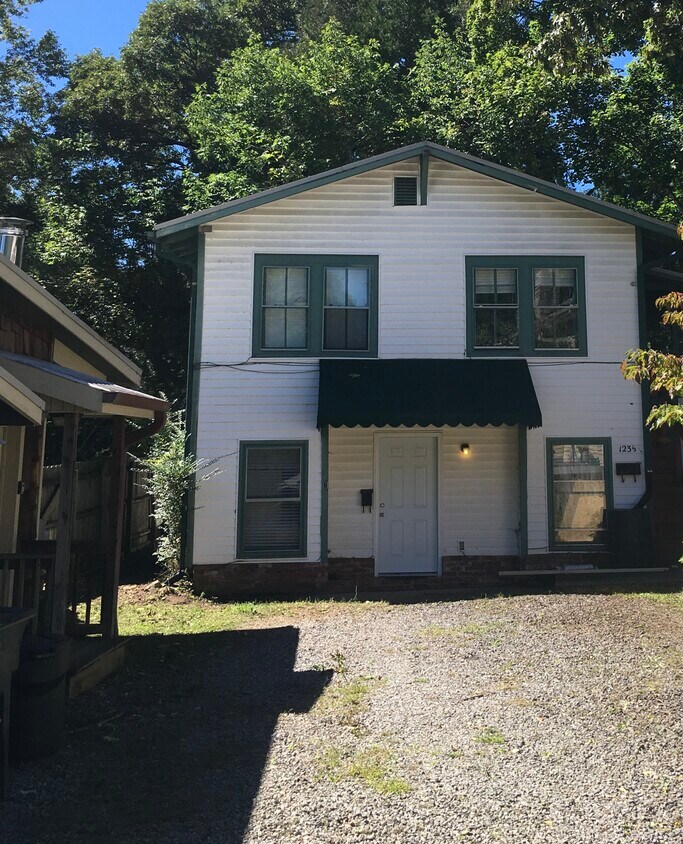 Primary Photo - 123 Church Street