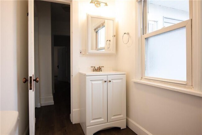 Foto del edificio - 330 12th Ave