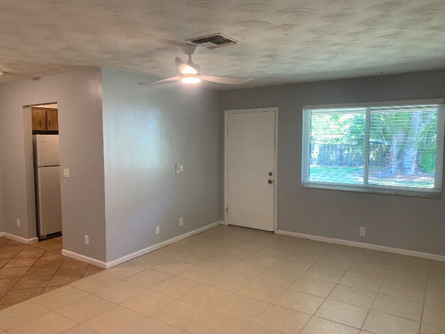 Foto del edificio - 860 NW 10th Terrace