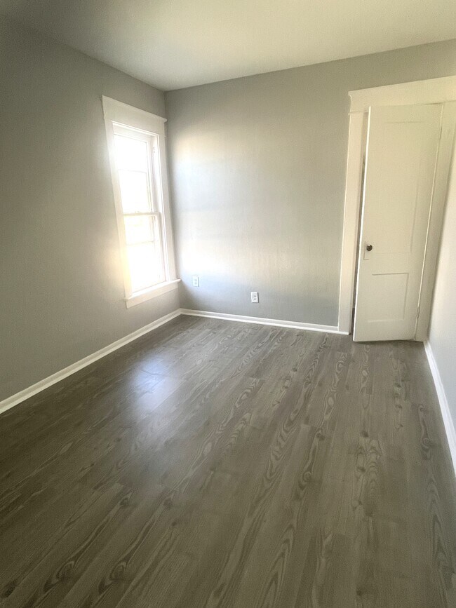 Foto del edificio - 704 W 18th St