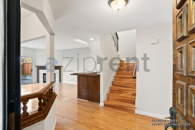 Building Photo - Unit