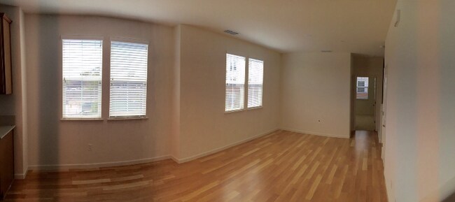 Building Photo - 506 Barcelona Loop