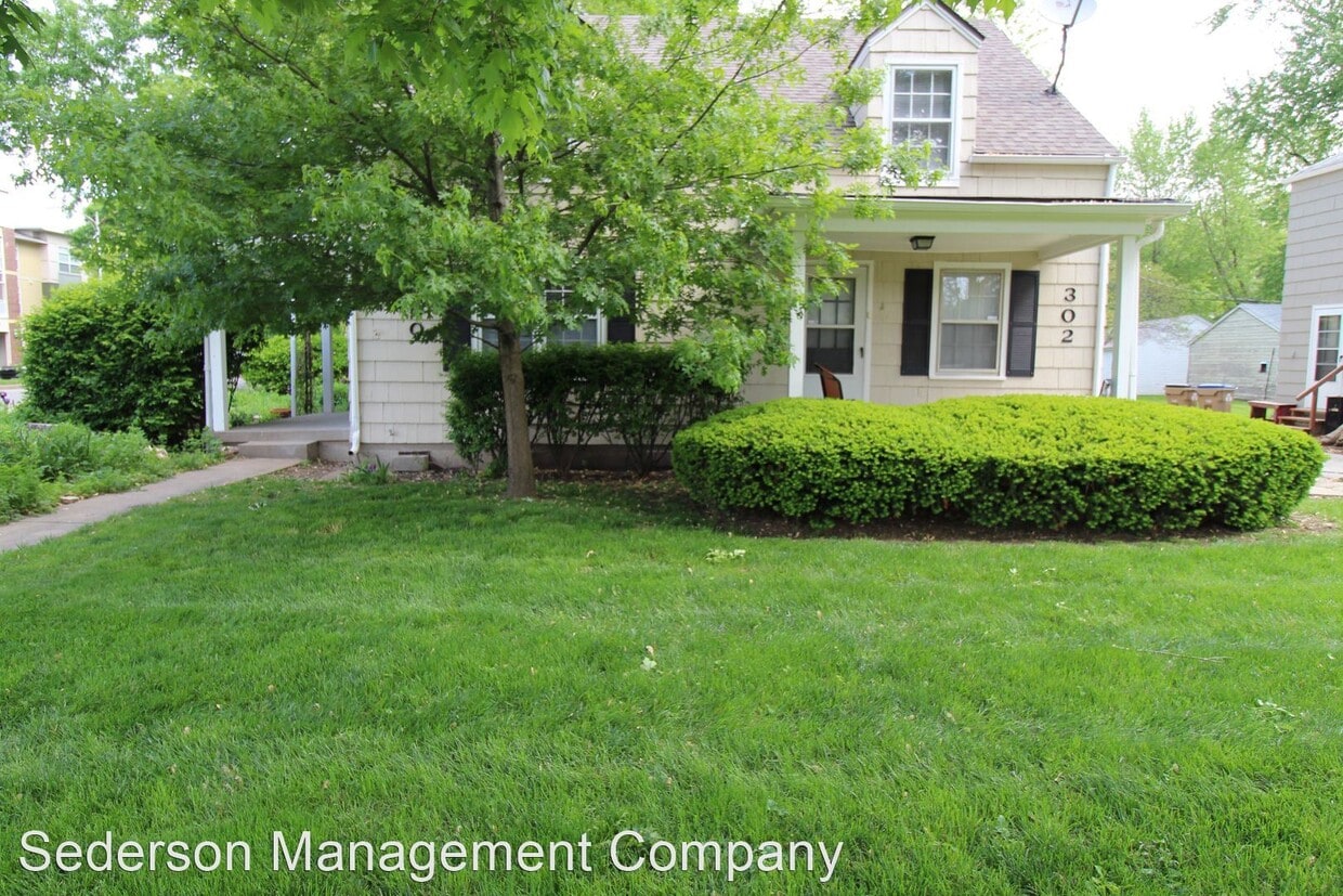 Primary Photo - 300 E 26th Ave