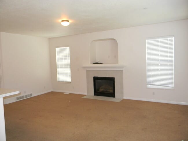 Building Photo - 15135 Auburn Ridge Ln