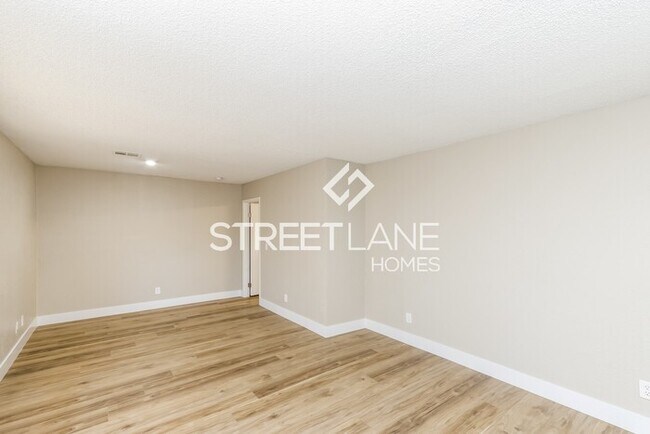 Foto del edificio - NOW OFFERING FIRST FULL MONTH FREE!!